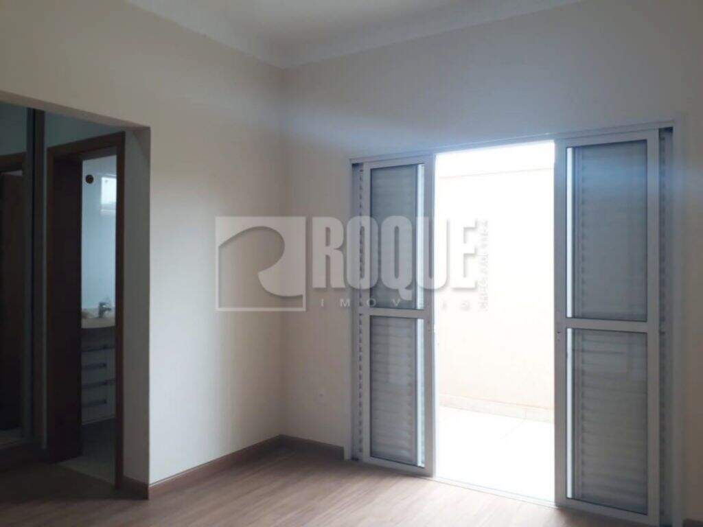 Casa em condomínio à venda no bairro Parque Residencial Roland: 