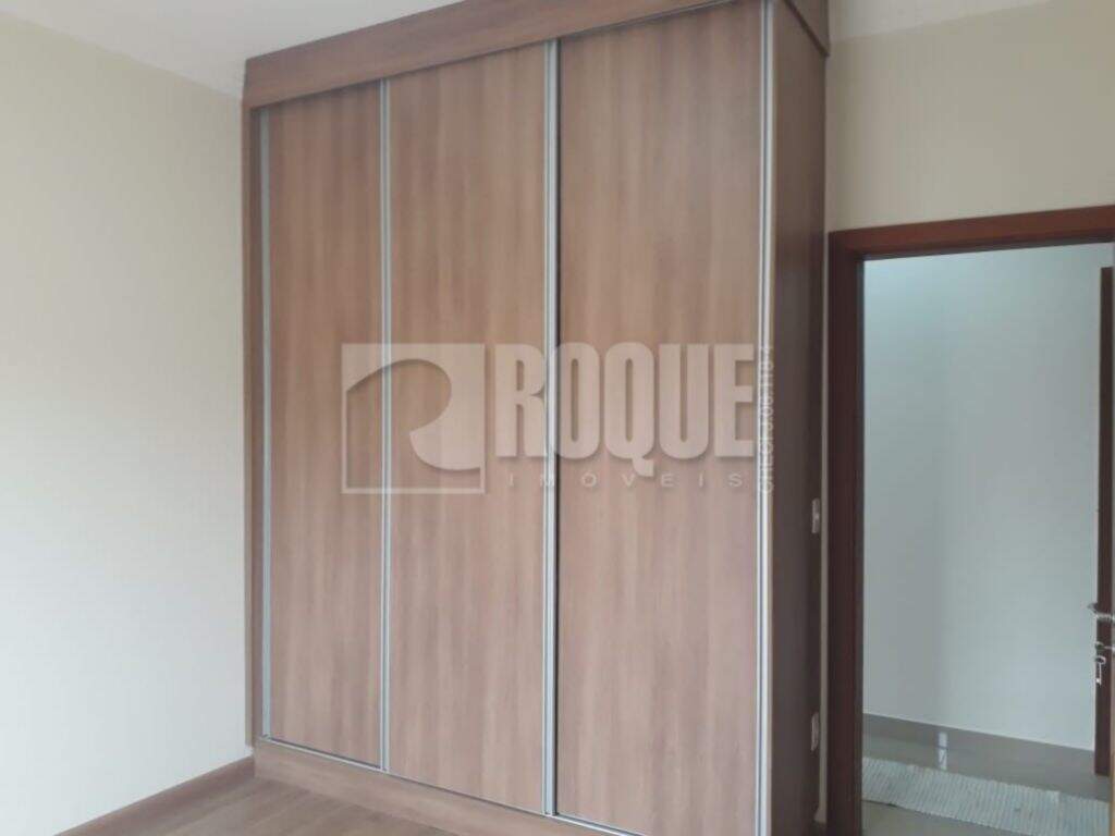 Casa em condomínio à venda no bairro Parque Residencial Roland: 