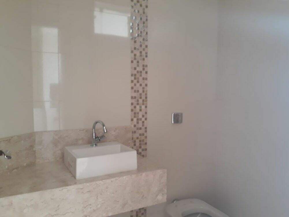 Casa em condomínio à venda no bairro Parque Residencial Roland: 