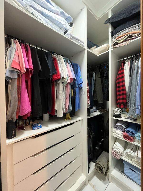 Casa Residencial à venda no bairro Jardim Residencial Roseira: CLOSET