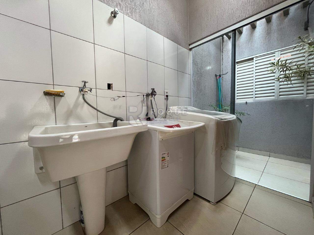 Casa Residencial à venda no bairro Jardim Residencial Roseira: ÁREA DE SERVIÇO