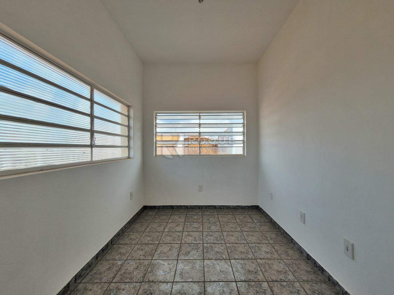 Salas/Conjuntos à venda no bairro Parque Residencial Santa Eulália: Sala 2 - Superior