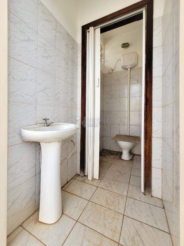 Salas/Conjuntos à venda no bairro Parque Residencial Santa Eulália: WC Superior