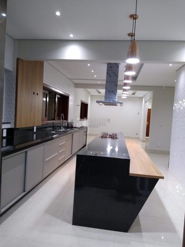 Casa em condomínio à venda no bairro Villa San Marino: 