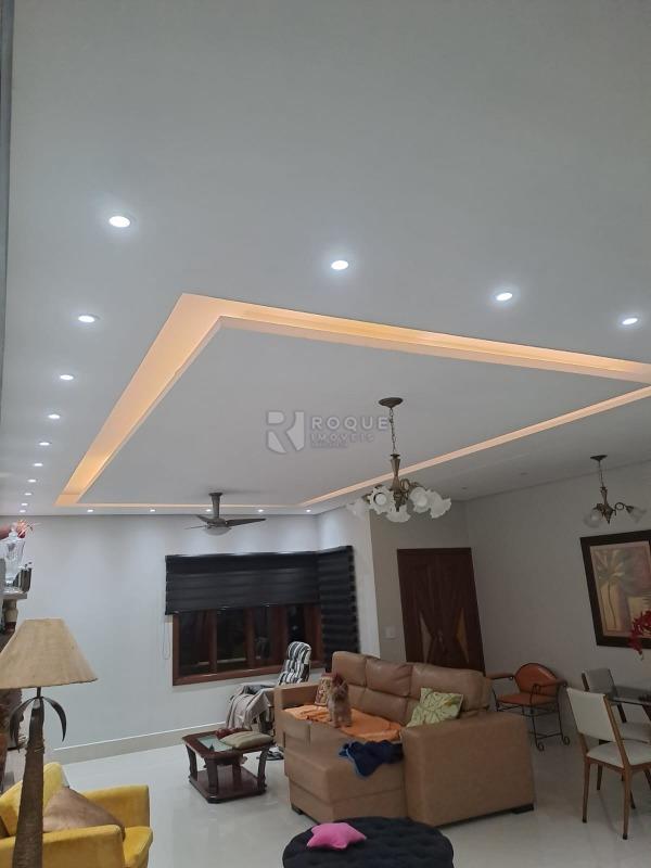 Casa em condomínio à venda no bairro Villa San Marino: 