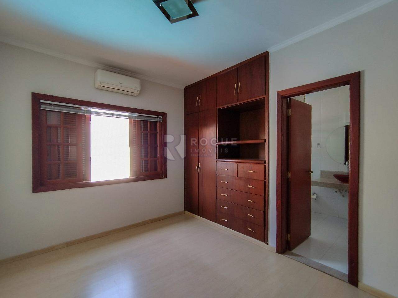 Casa em condomínio para aluguel no bairro Jardim Residencial Monsenhor Rossi: Dormitório 1 suíte
