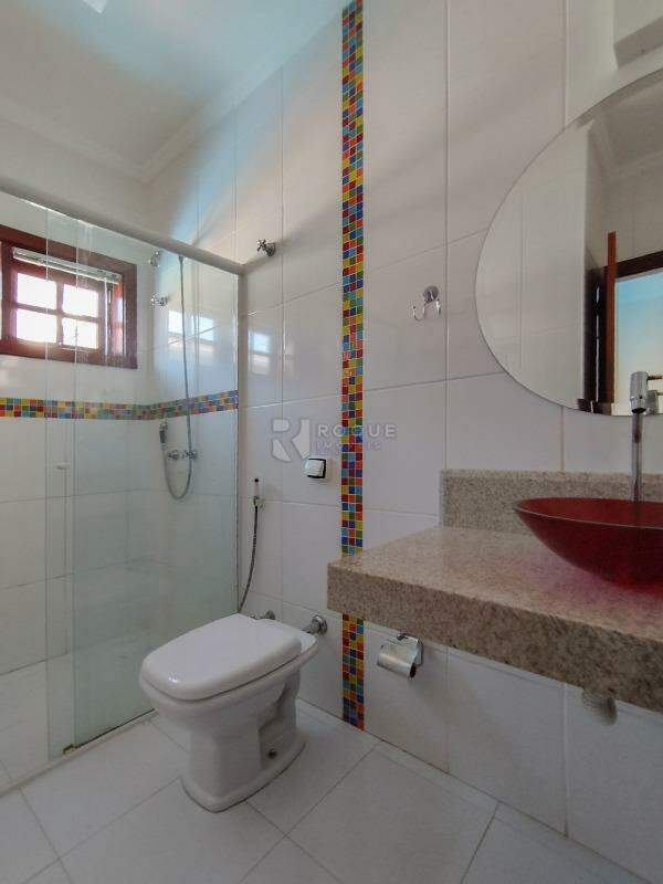 Casa em condomínio para aluguel no bairro Jardim Residencial Monsenhor Rossi: WC suíte 