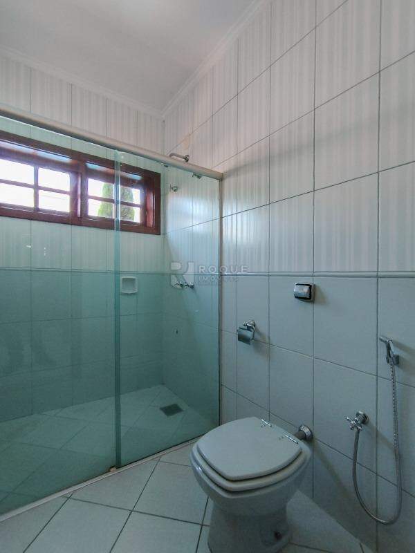 Casa em condomínio para aluguel no bairro Jardim Residencial Monsenhor Rossi: WC social 