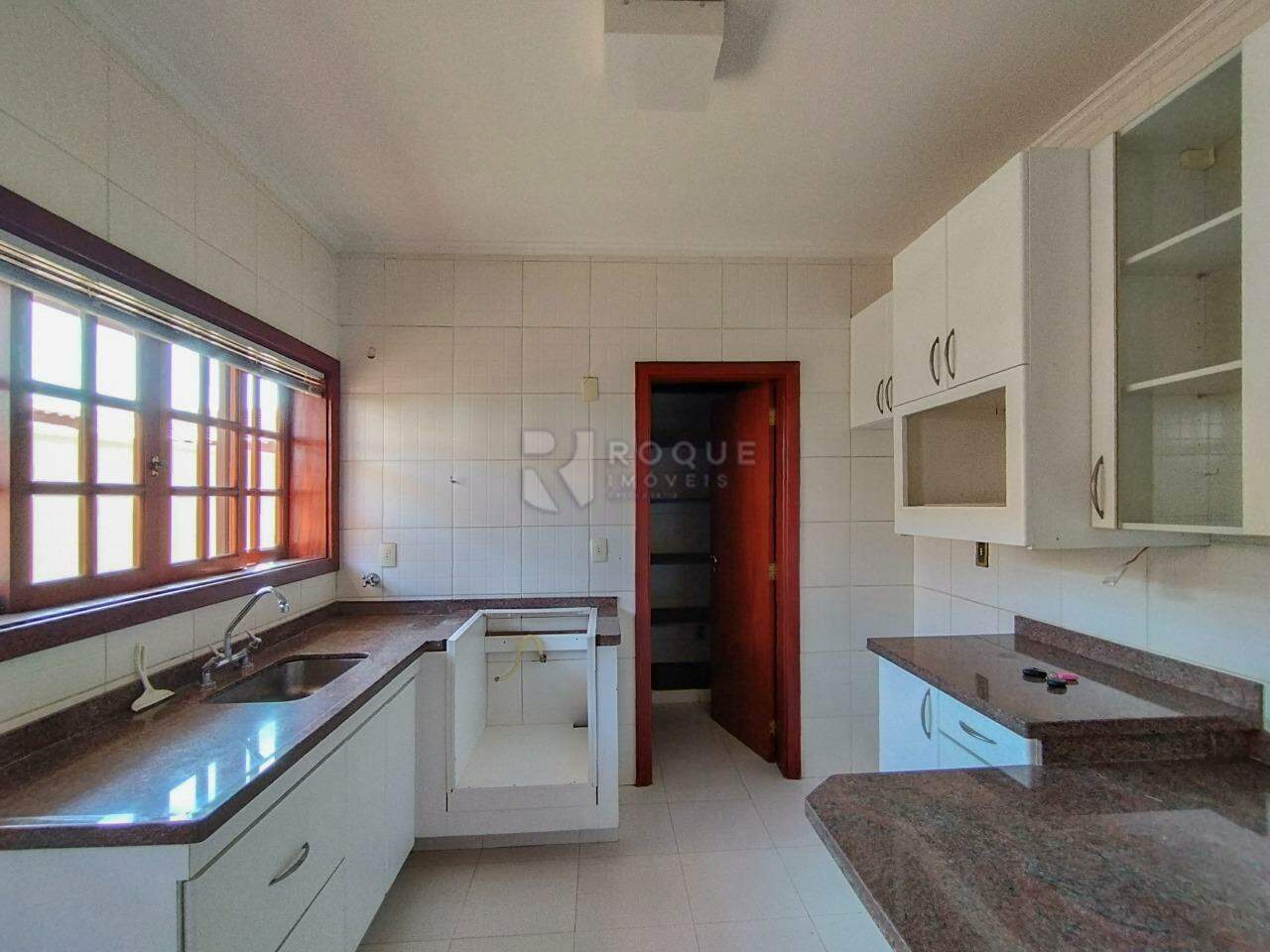 Casa em condomínio para aluguel no bairro Jardim Residencial Monsenhor Rossi: Cozinha 
