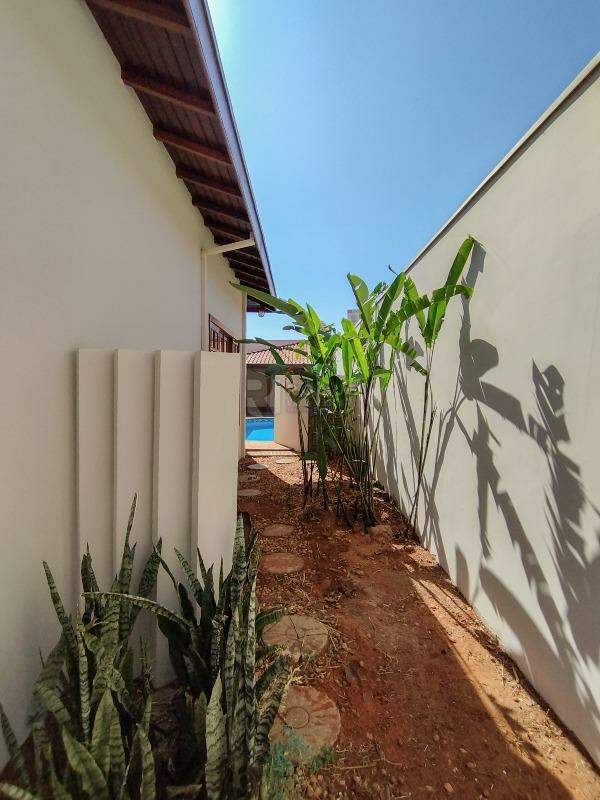 Casa em condomínio para aluguel no bairro Jardim Residencial Monsenhor Rossi: Corredor 