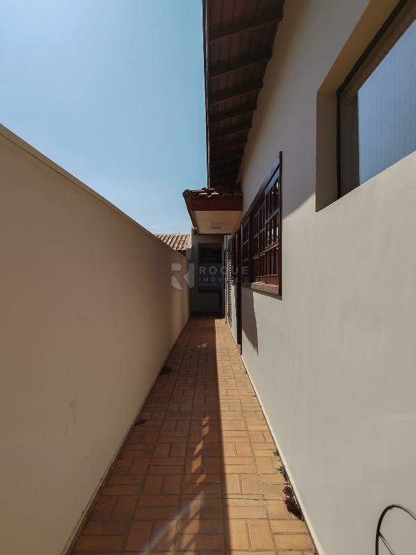 Casa em condomínio para aluguel no bairro Jardim Residencial Monsenhor Rossi: Corredor 