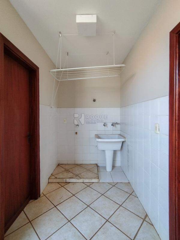 Casa em condomínio para aluguel no bairro Jardim Residencial Monsenhor Rossi: Área de serviço 