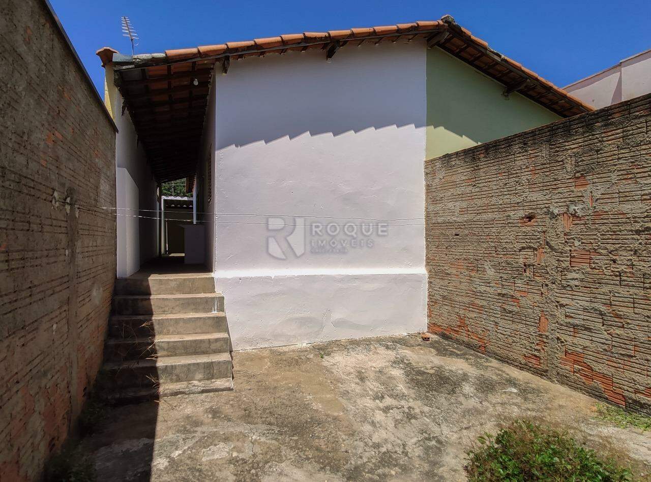 Casa Residencial para aluguel no bairro Jardim Nossa Senhora do Amparo: Fundo 