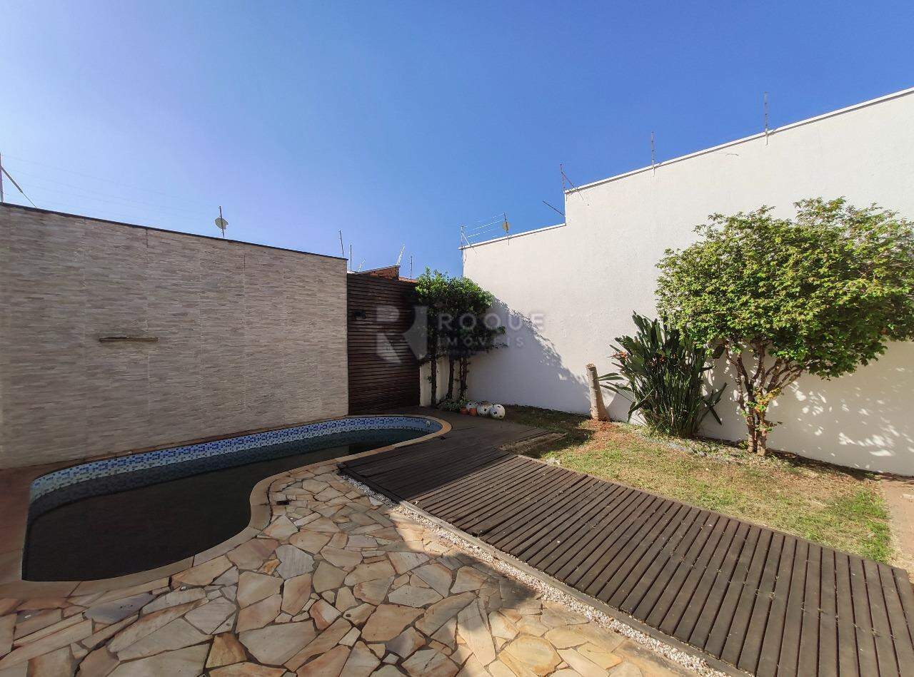 Casa Residencial para aluguel no bairro Jardim Santa Adélia: Fundo / piscina 