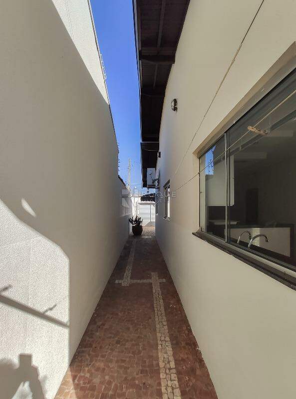 Casa Residencial para aluguel no bairro Jardim Santa Adélia: Corredor 