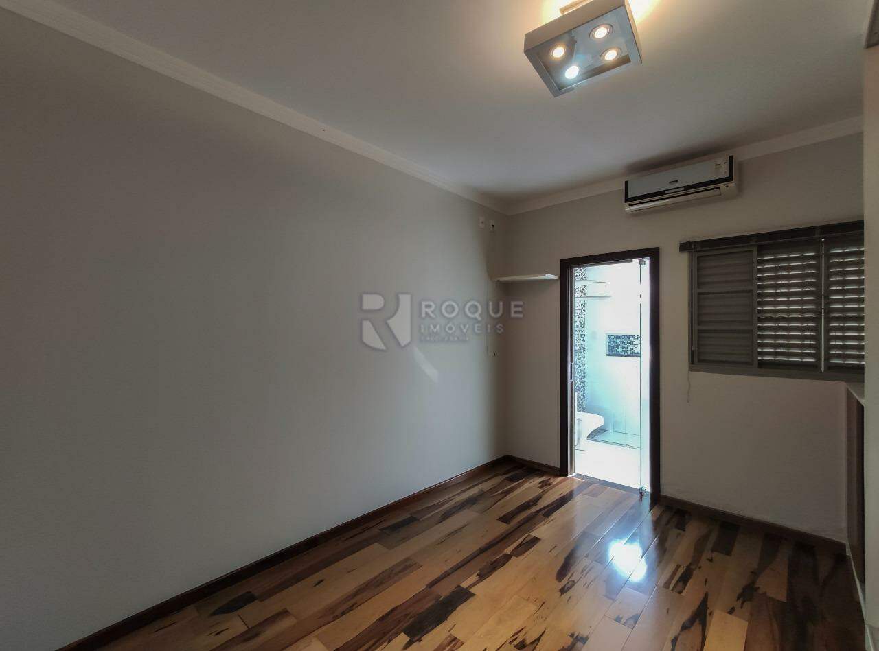 Casa Residencial para aluguel no bairro Jardim Santa Adélia: Dormitório 2 suíte 