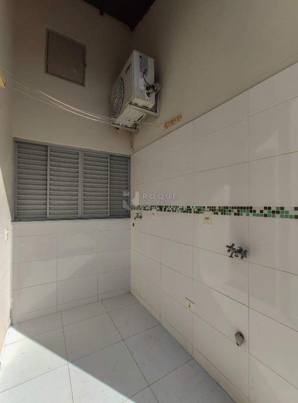 Casa Residencial para aluguel no bairro Jardim Santa Adélia: Fundo / Área de serviço 