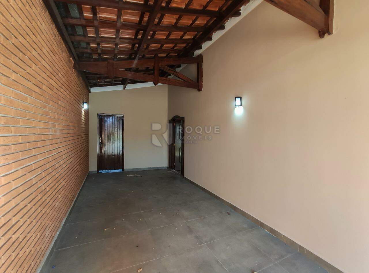 Casa Residencial para aluguel no bairro Jardim Esmeralda: Garagem