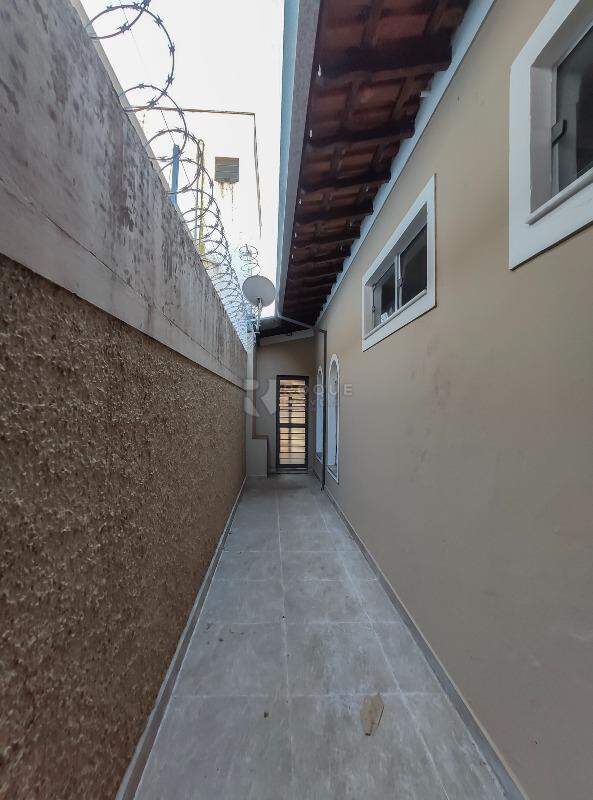 Casa Residencial para aluguel no bairro Jardim Esmeralda: Corredor