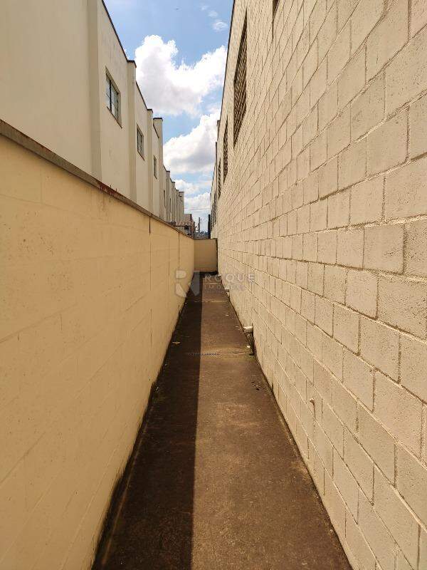 Barracão/Galpão para aluguel no bairro Centro Industrial de Limeira - CIL: Corredor externo 