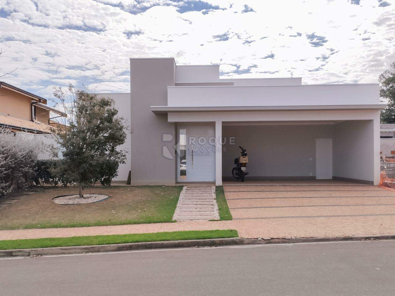 Casa em condomínio para aluguel no bairro Residencial Greville: Fachada 