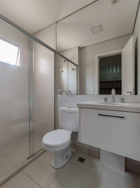 Casa em condomínio para aluguel no bairro Jardim Montezuma: WC suíte 2 segundo andar