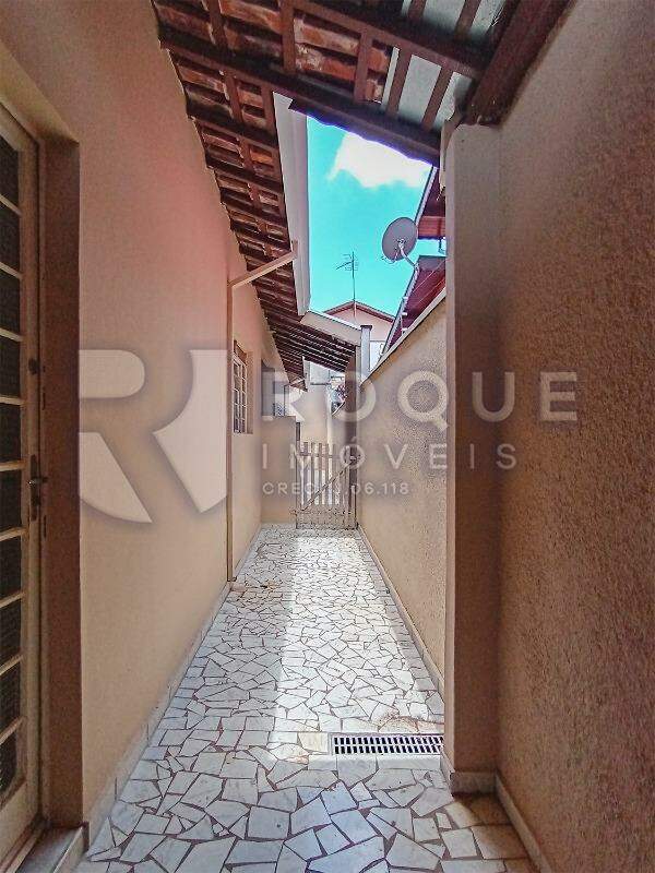 Casa Residencial para aluguel no bairro Jardim São Roque: Corredor 