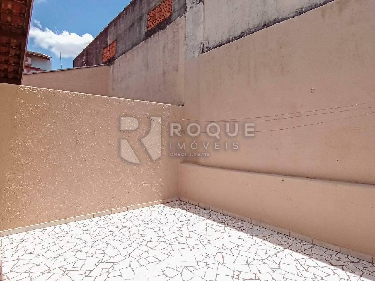 Casa Residencial para aluguel no bairro Jardim São Roque: Fundo 