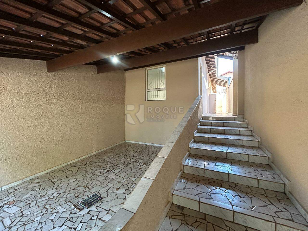 Casa Residencial para aluguel no bairro Jardim São Roque: Garagem 