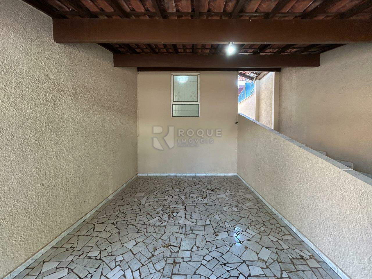Casa Residencial para aluguel no bairro Jardim São Roque: Garagem 