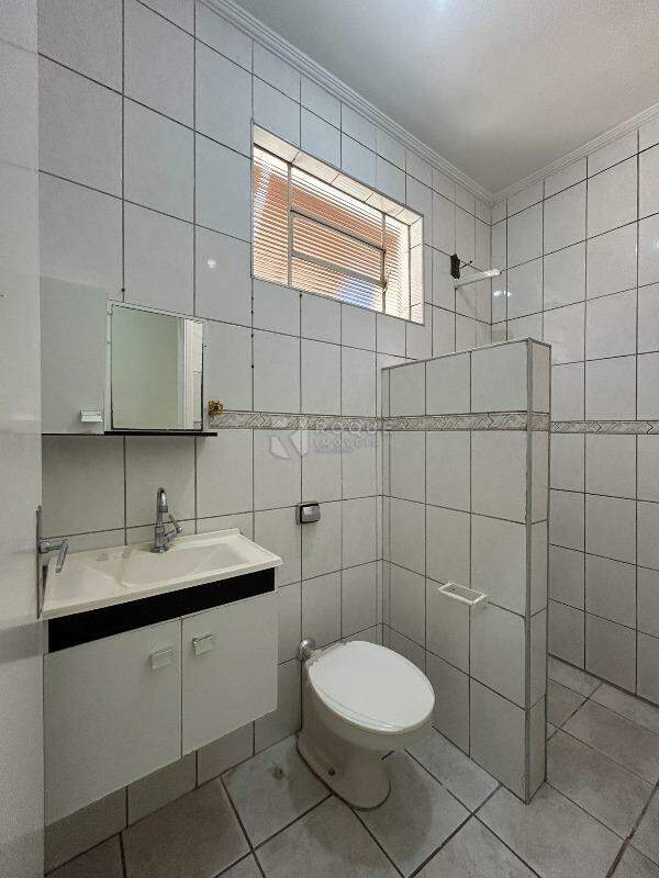 Casa Residencial para aluguel no bairro Jardim São Roque: WC social