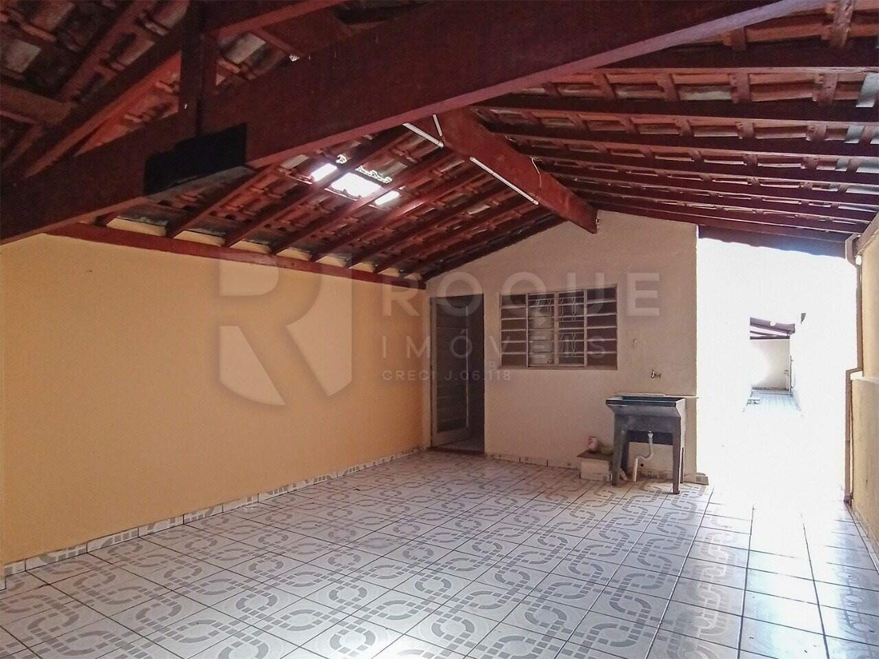 Casa Residencial para aluguel no bairro Vila Independência: Fundos