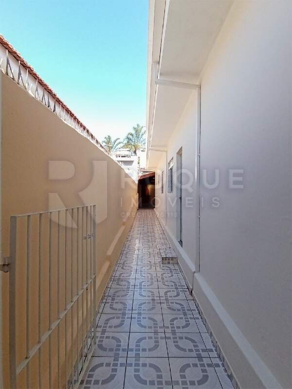 Casa Residencial para aluguel no bairro Vila Independência: Corredor lateral