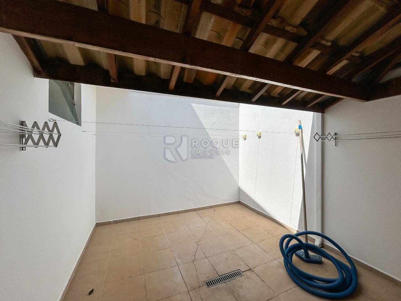 Casa em condomínio para aluguel no bairro Jardim Terras de Santa Elisa: Área de serviço 