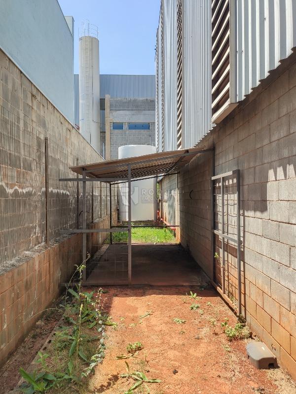 Barracão/Galpão para aluguel no bairro Condomínio Industrial Duas Barras: Corredor 2 / Depósito d`agua