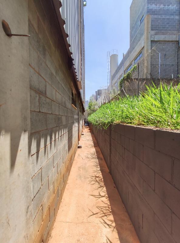 Barracão/Galpão para aluguel no bairro Condomínio Industrial Duas Barras: Corredor fundo