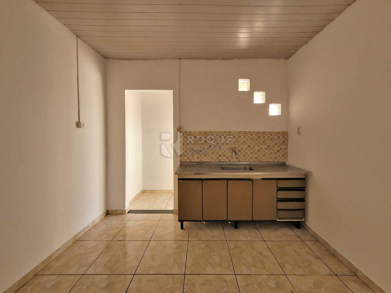 Casa Residencial para aluguel no bairro Parque Residencial Aeroporto: Cozinha