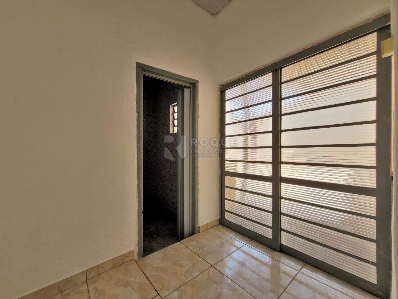 Casa Residencial para aluguel no bairro Parque Residencial Aeroporto: Área de serviço