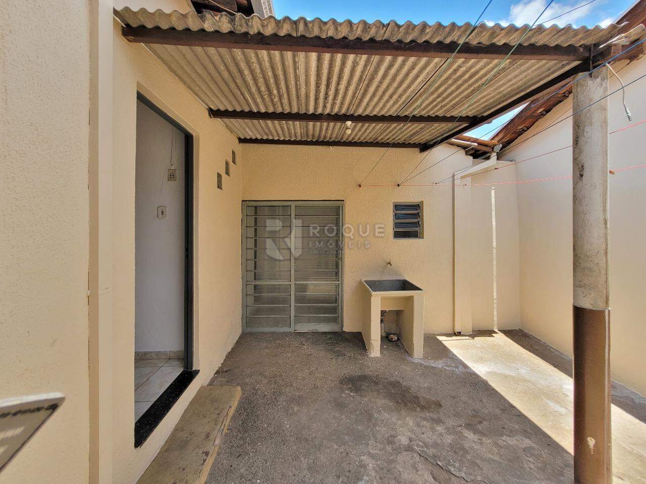 Casa Residencial para aluguel no bairro Parque Residencial Aeroporto: Entrada / Área de serviço
