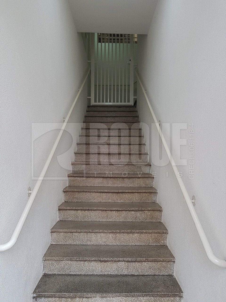 Salas/Conjuntos para aluguel no bairro Centro: Escada acesso 