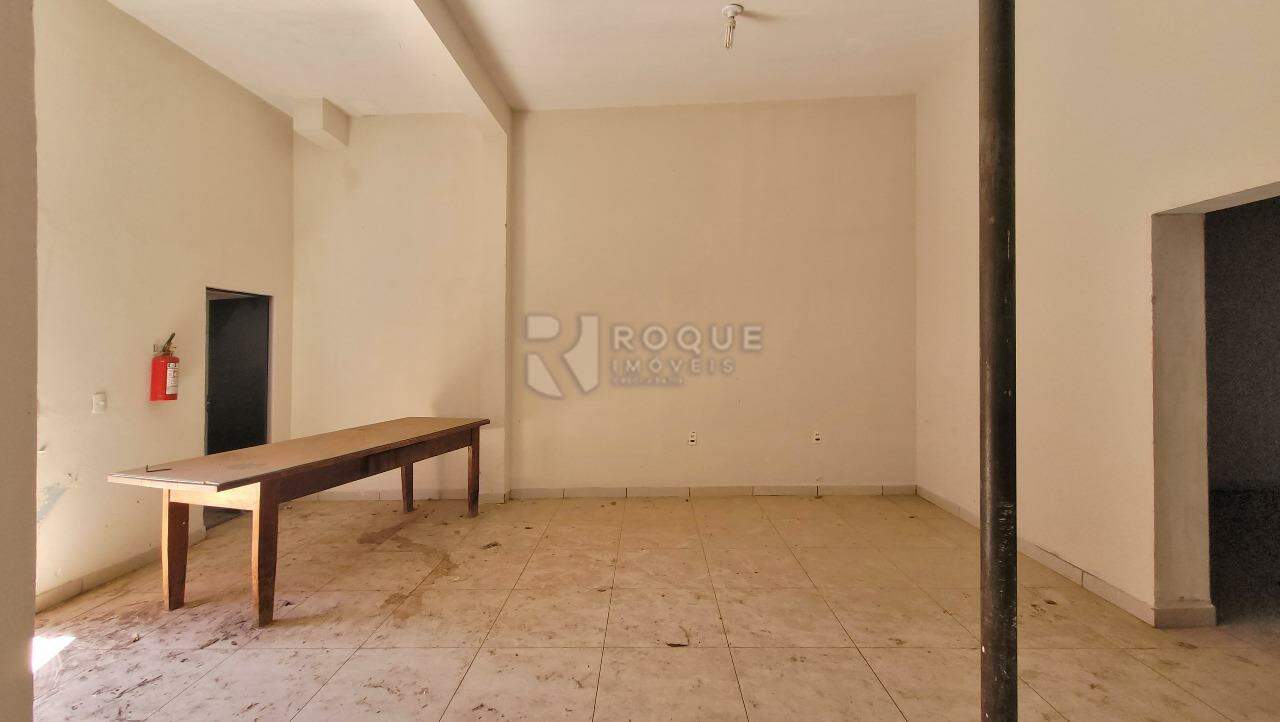 Salão para aluguel no bairro Vila São João: Salão menor