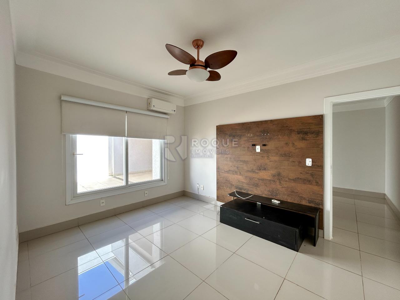 Casa em condomínio para aluguel no bairro Parque São Bento: Sala de TV