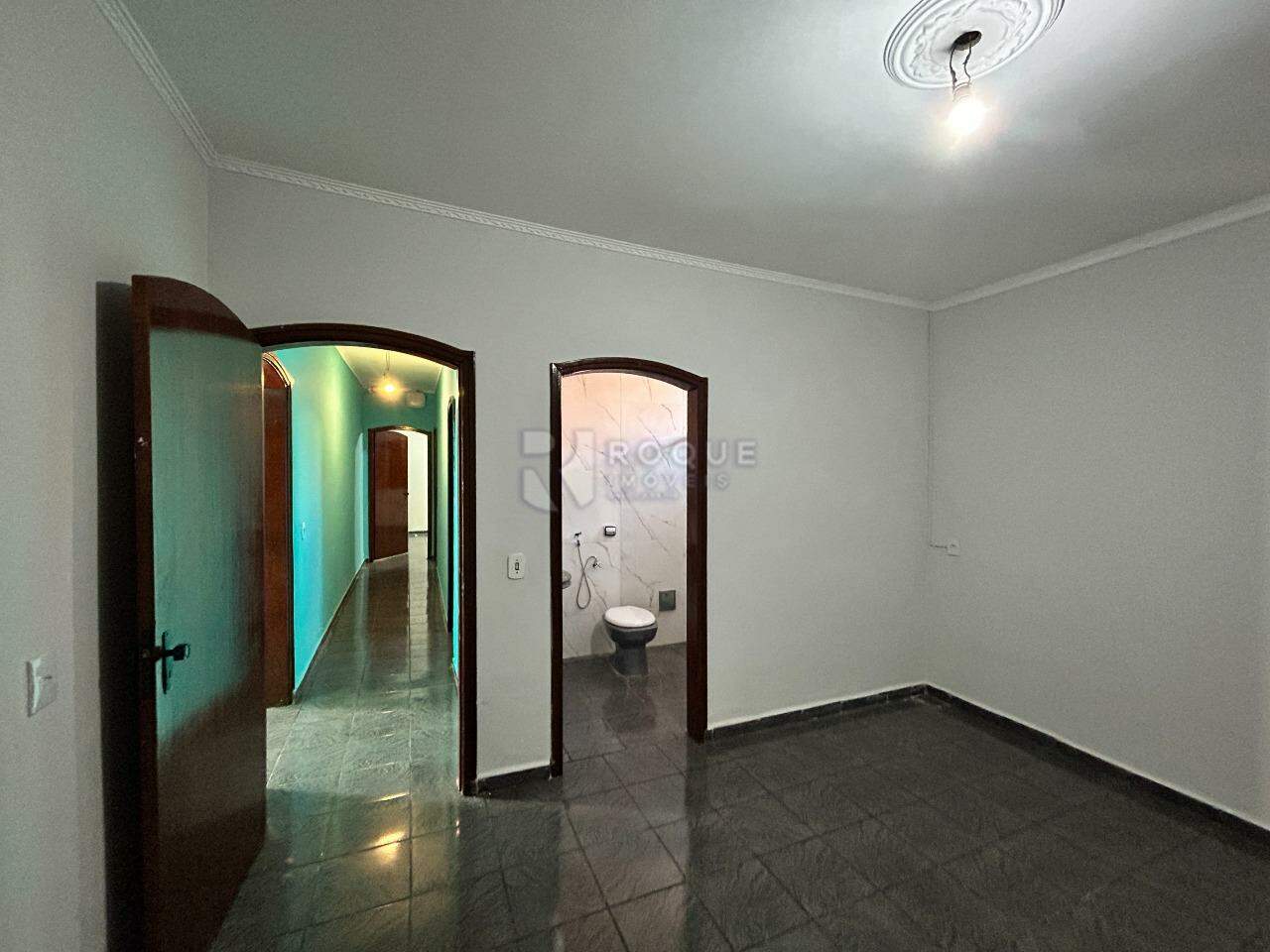 Casa Residencial para aluguel no bairro Conjunto Habitacional Victor DAndrea: Dormitório 4 suíte