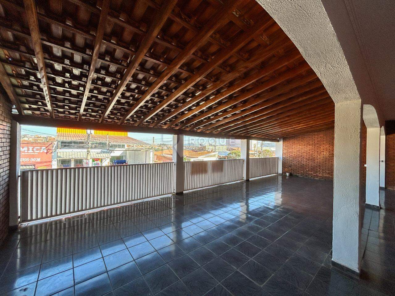 Casa Residencial para aluguel no bairro Conjunto Habitacional Victor DAndrea: Sacada