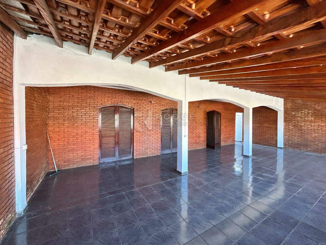 Casa Residencial para aluguel no bairro Conjunto Habitacional Victor DAndrea: Sacada