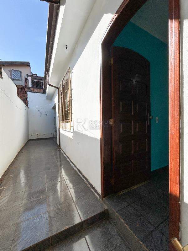 Casa Residencial para aluguel no bairro Conjunto Habitacional Victor DAndrea: Corredor