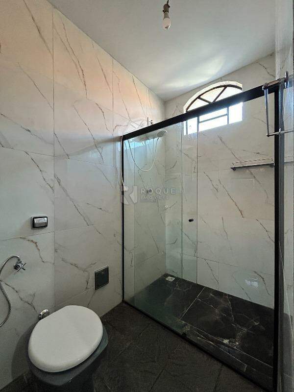 Casa Residencial para aluguel no bairro Conjunto Habitacional Victor DAndrea: WC suíte