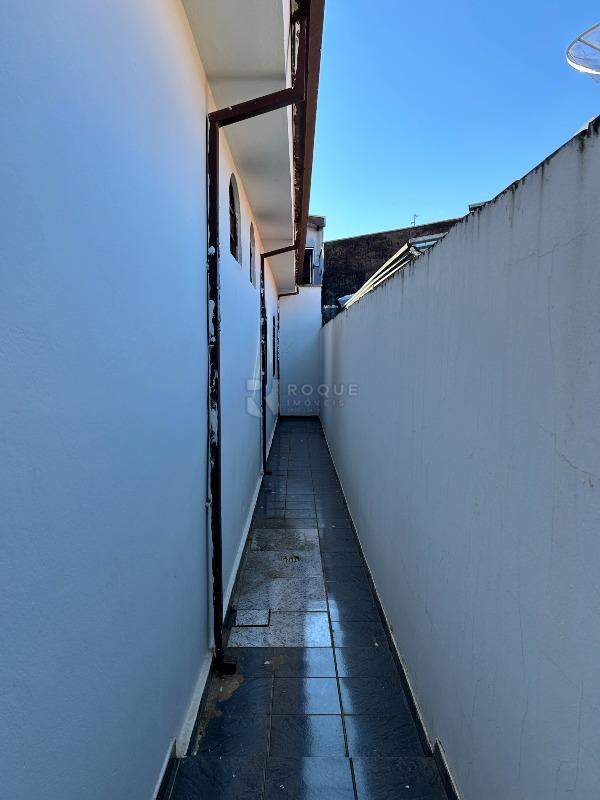 Casa Residencial para aluguel no bairro Conjunto Habitacional Victor DAndrea: Corredor