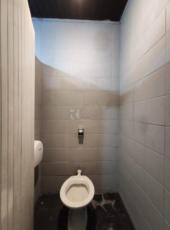 Salão para aluguel no bairro Vila Camargo: WC social 1