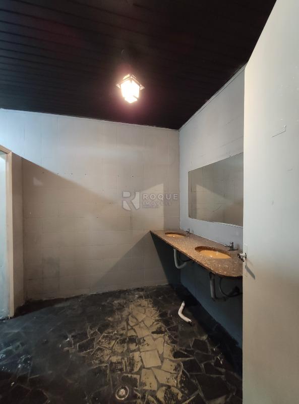 Salão para aluguel no bairro Vila Camargo: Lavabo 